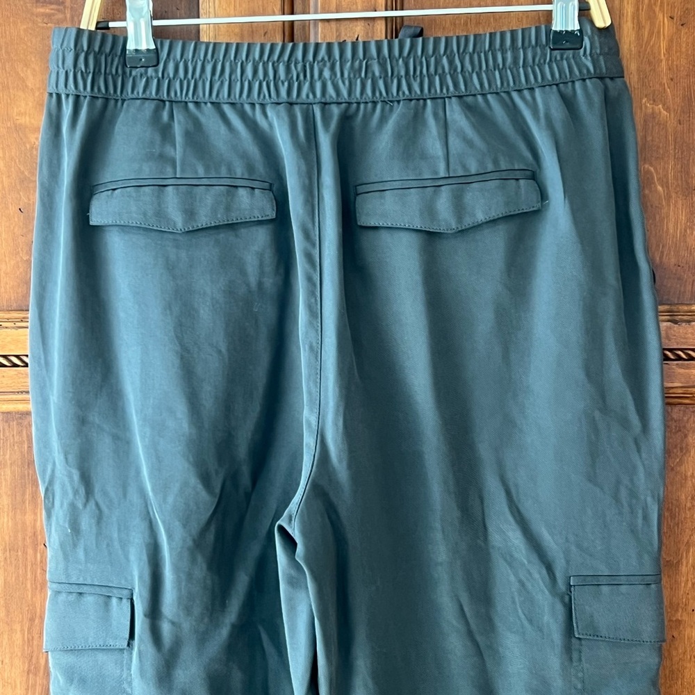 NWT Banana Republic Gray Cuffed Joggers | Size M | Cargo Pockets | Fall 2019 - Picture 3 of 17